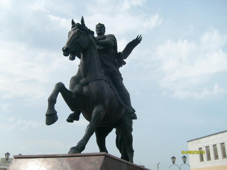 Памятник Всеславу Чародею