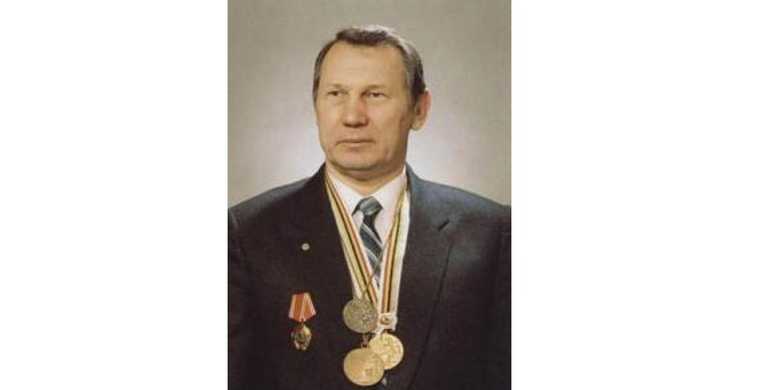 Александр Медведь