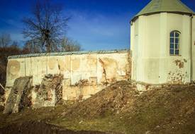 Монастырь францисканцев: ограда с башней