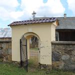 Костел Вознесения Девы Марии: брама и ограда (Константиново), апрель 2012