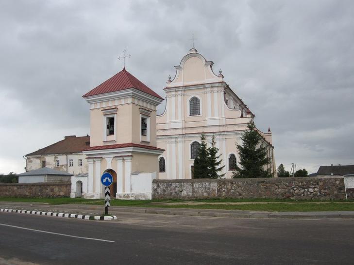 Монастырь францисканцев: Костел св. Иоанна Крестителя