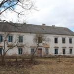 Усадьба Уместовских: флигель левый (Жемыславль), апрель 2012